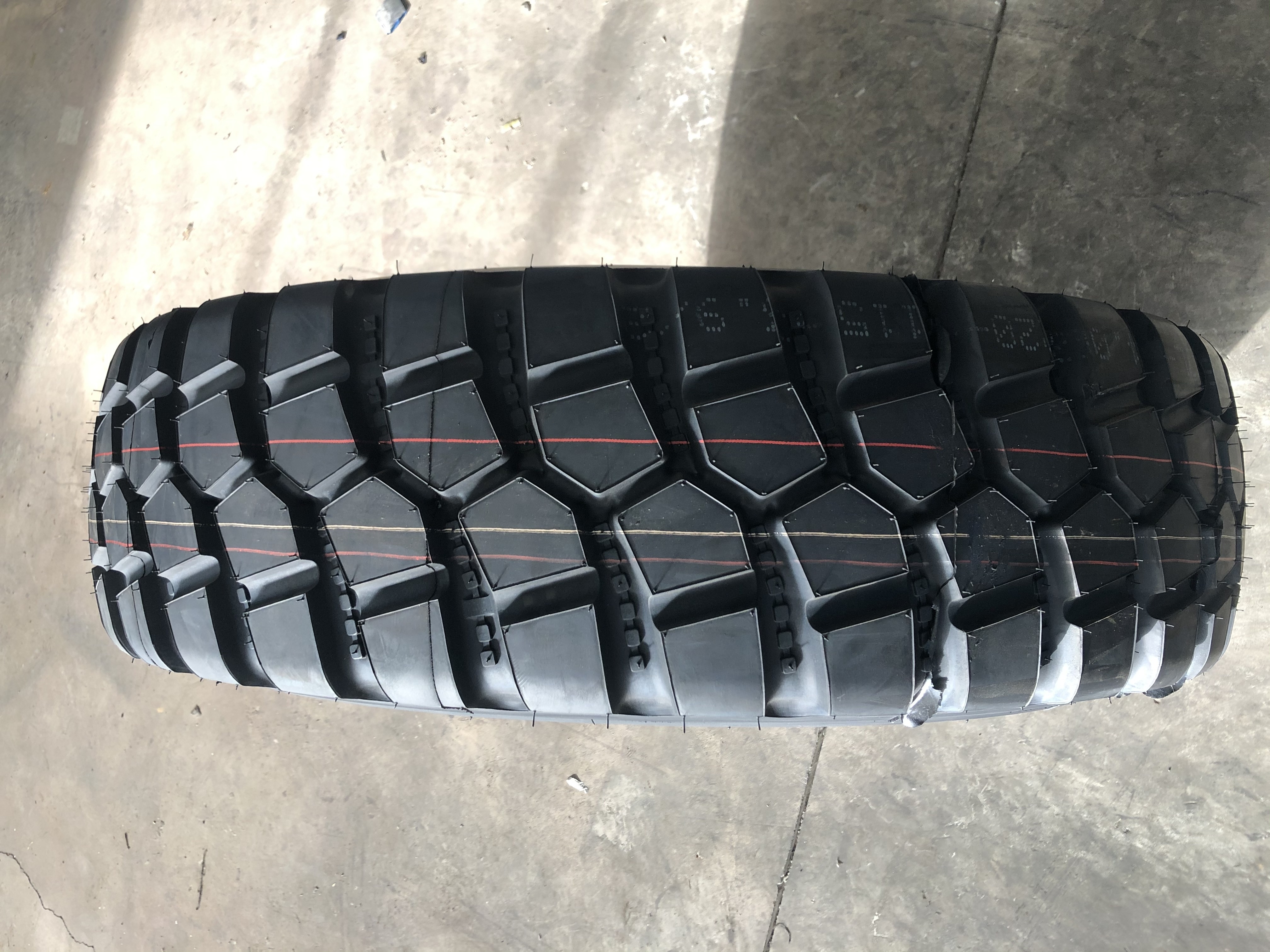 Truck Tyre 11r18 12.5r20 Tubeless Tube Tyre Radial Tyre