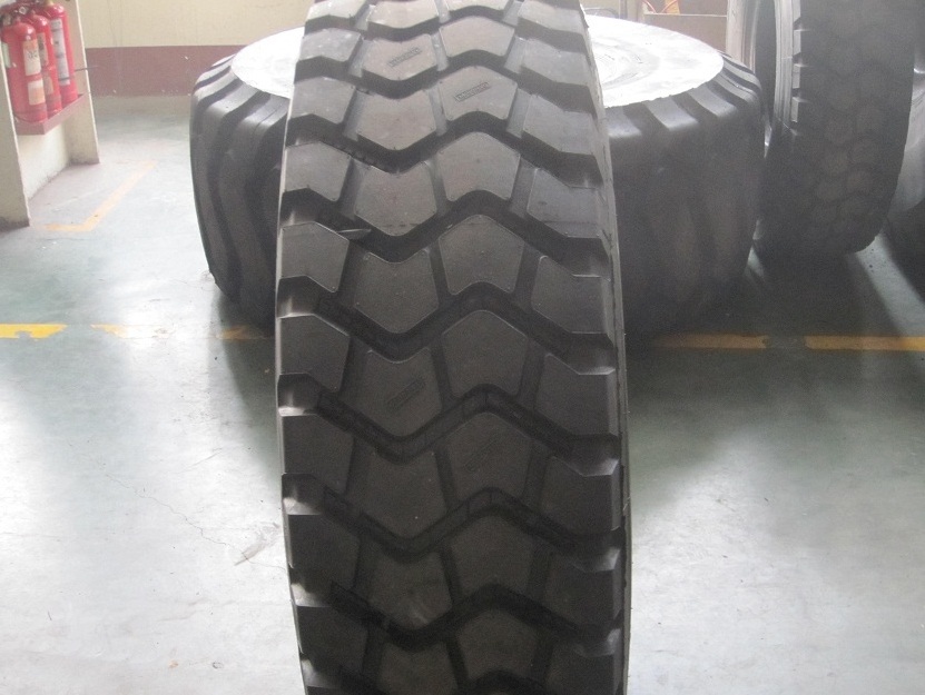 TIRE 15.5R20 16.00R20 Cross Truck Provided 20 Natural Rubber Radial Tires TL 3 Years Inner Tube Ban Radial 1100 R20 20 PCS