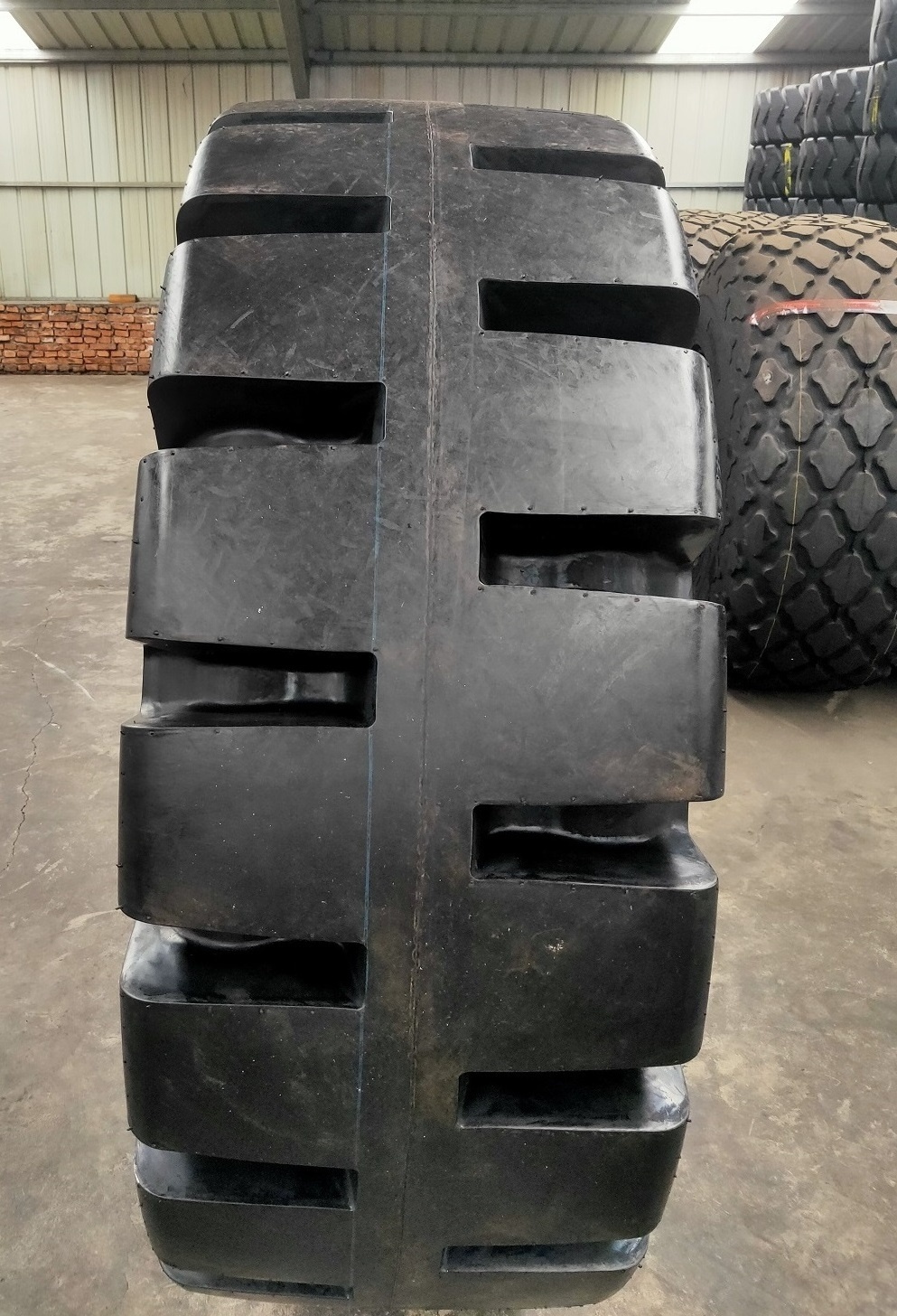 Off-the-Road OTR L-5 Tires for Wheel Loaders in Rock Site Extra-Heavy Duty Nylon Tire Loader Tyre 23.5-25 235-25 235 25 235x25