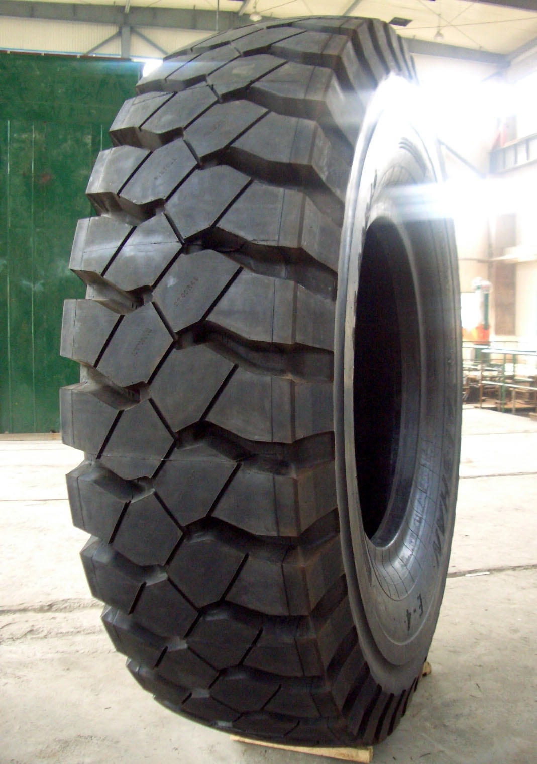 Mining truck tyre 14.00R25 13.00R25 High quality with cut resistance tread anti explosion