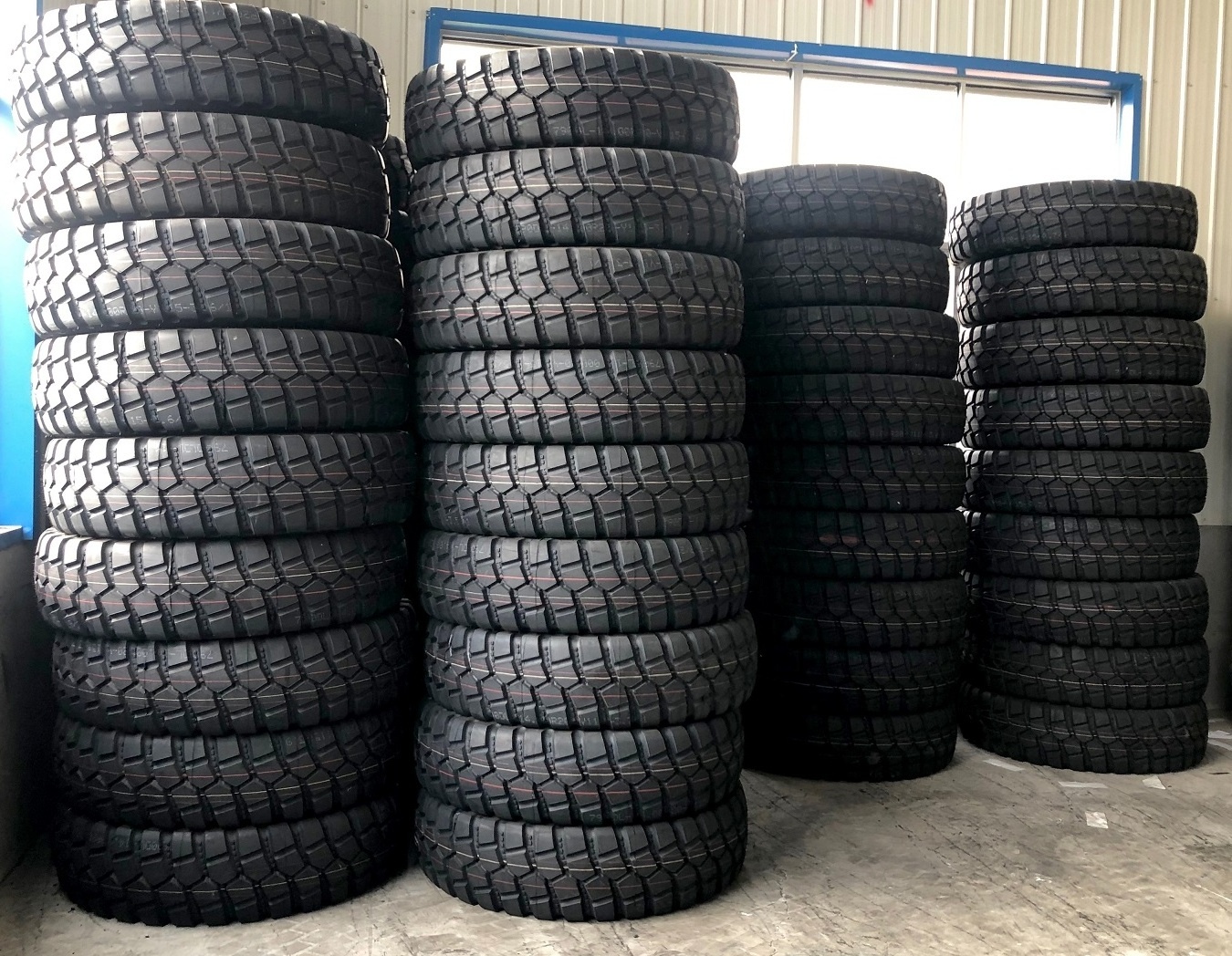 Advance Brand High Quality Vehicle Truck Tire 305/80R18 305/80R20 Natural Rubber Touring Car and Rv Tires Radial 18 Tubeless