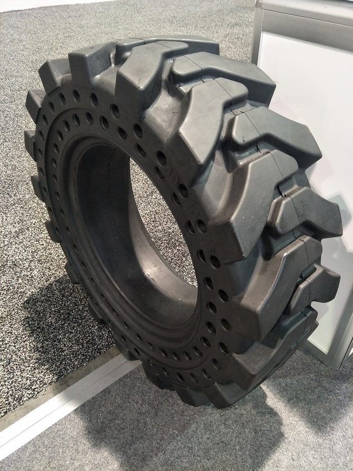 Good quality  price solid rubber skid steer tire  30x10-16  31x10-20  33x12-20 36x14-20 40x15-20 16/70-20 cheap price