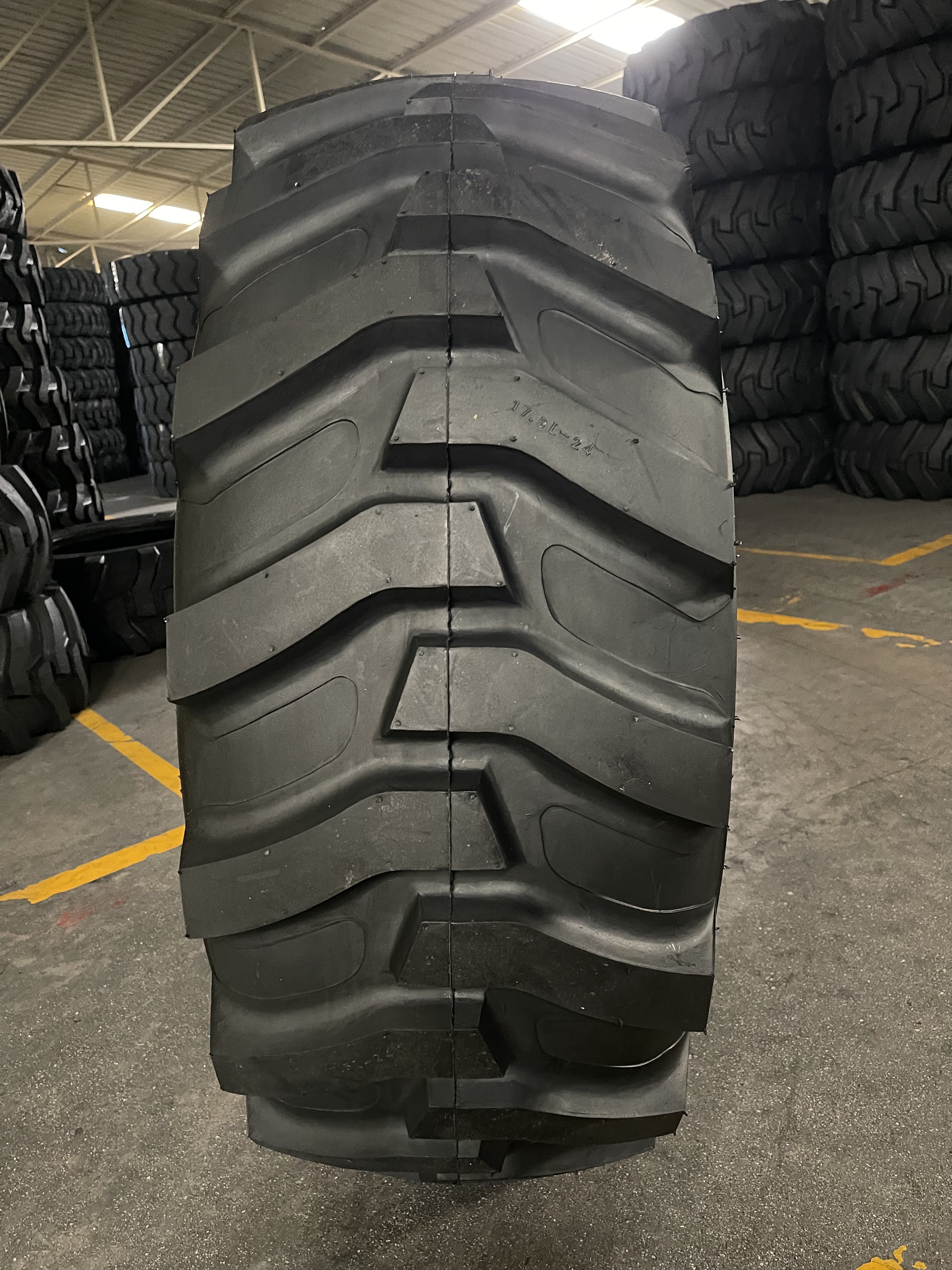 China manufacture Backhoe Loader tires 11L-16 10.5/80-18 12.5/80-18 16.9-24 16.9-28 18.4-26 17.5l-24 19.5l-24 21l-24 19.5 24