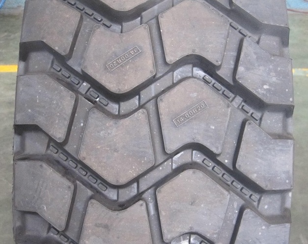 TIRE 15.5R20 16.00R20 Cross Truck Provided 20 Natural Rubber Radial Tires TL 3 Years Inner Tube Ban Radial 1100 R20 20 PCS