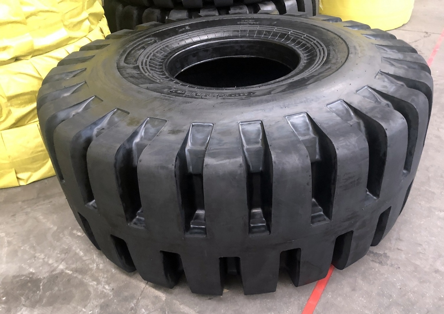 Off-the-Road OTR L-5 Tires for Wheel Loaders in Rock Site Extra-Heavy Duty Nylon Tire Loader Tyre 23.5-25 235-25 235 25 235x25