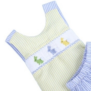 Baby girl set with embroidered rabbits pattern ODM OEM wholesale smocked children clothing - BB1779