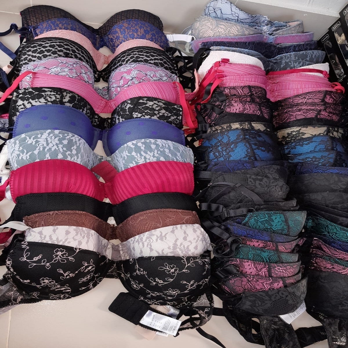 Ladies Bra Women Bras Stock Surplus Apparel Leftover Overruns shipment Cancel Original branded Cheap price stock lots Bra Panty