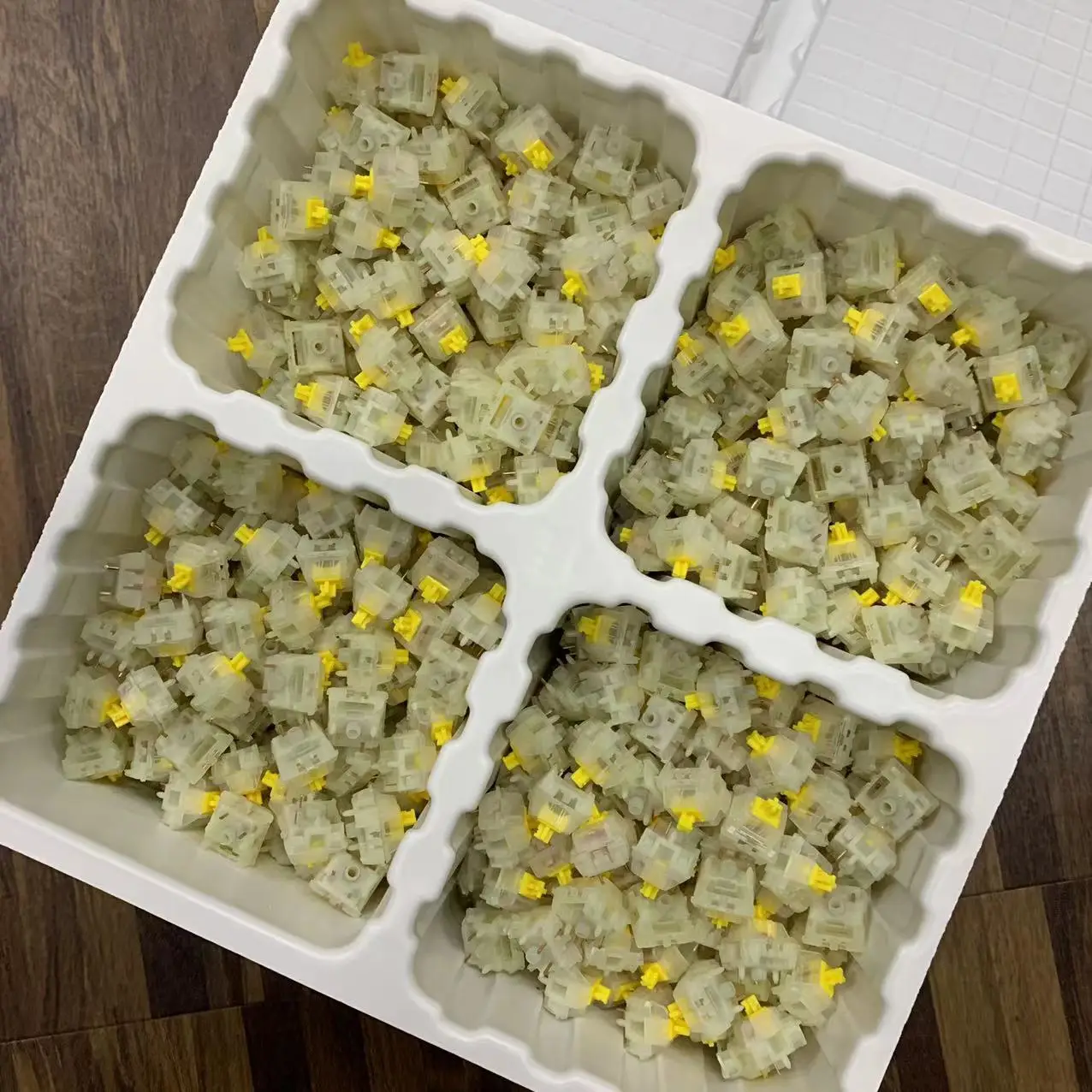 GATERON Milky Yellow Switch  KS-26 Cap Yellow Switch 5Pin RGB SMD Mechanical Keyboard DIY hotswap