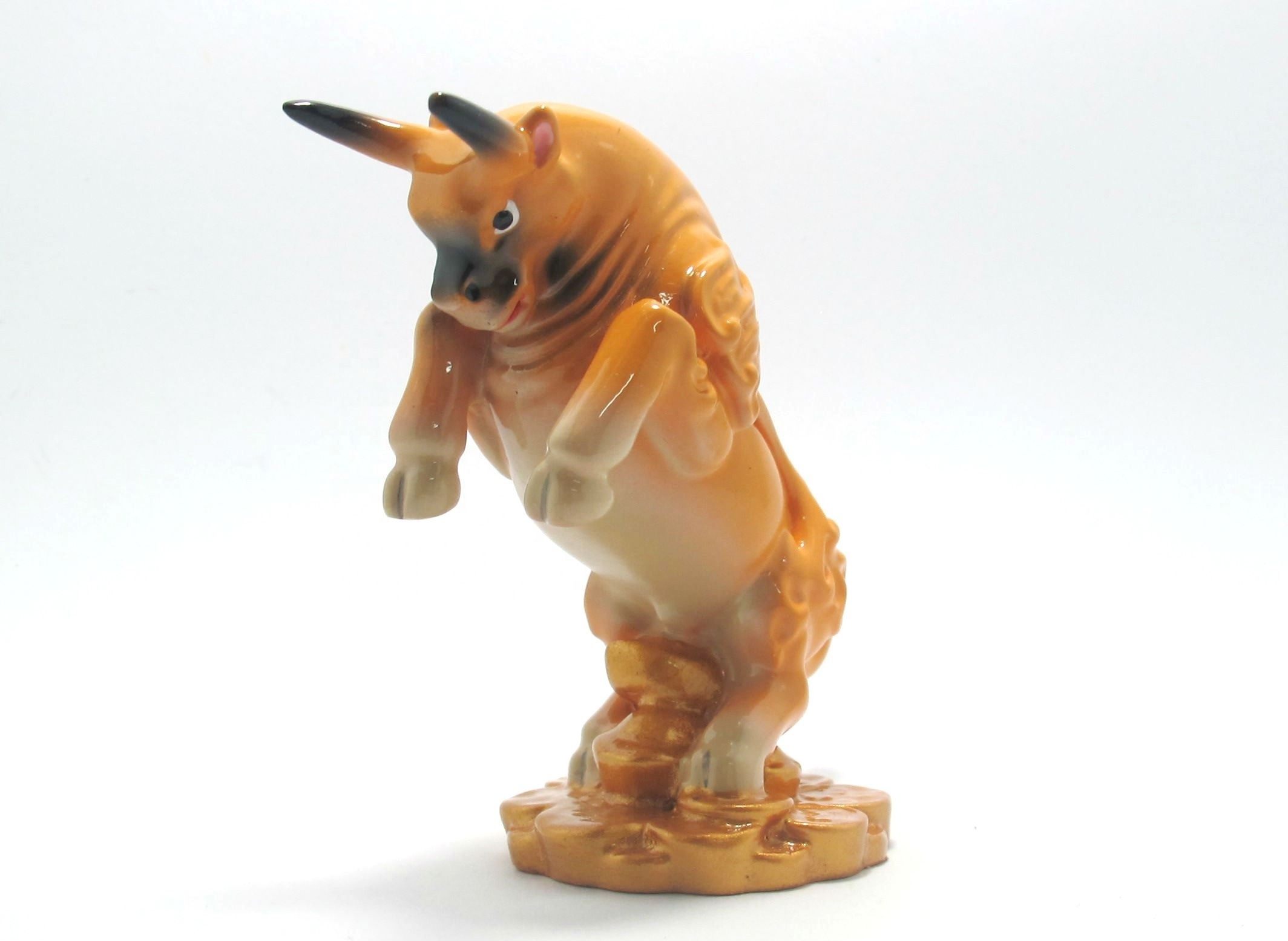 Custom Polyresin animal figurine for home decoration/ Resin Bull figurine with cheap price