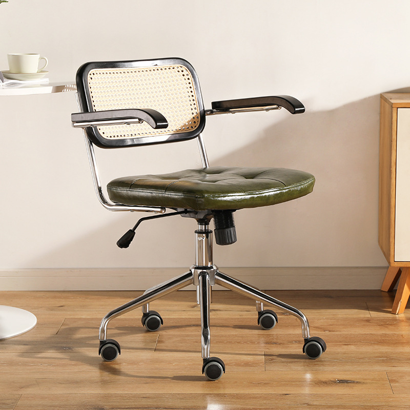 Home use rattan office chair gas lifting office furniture swivel executive ergonomic leather office chair