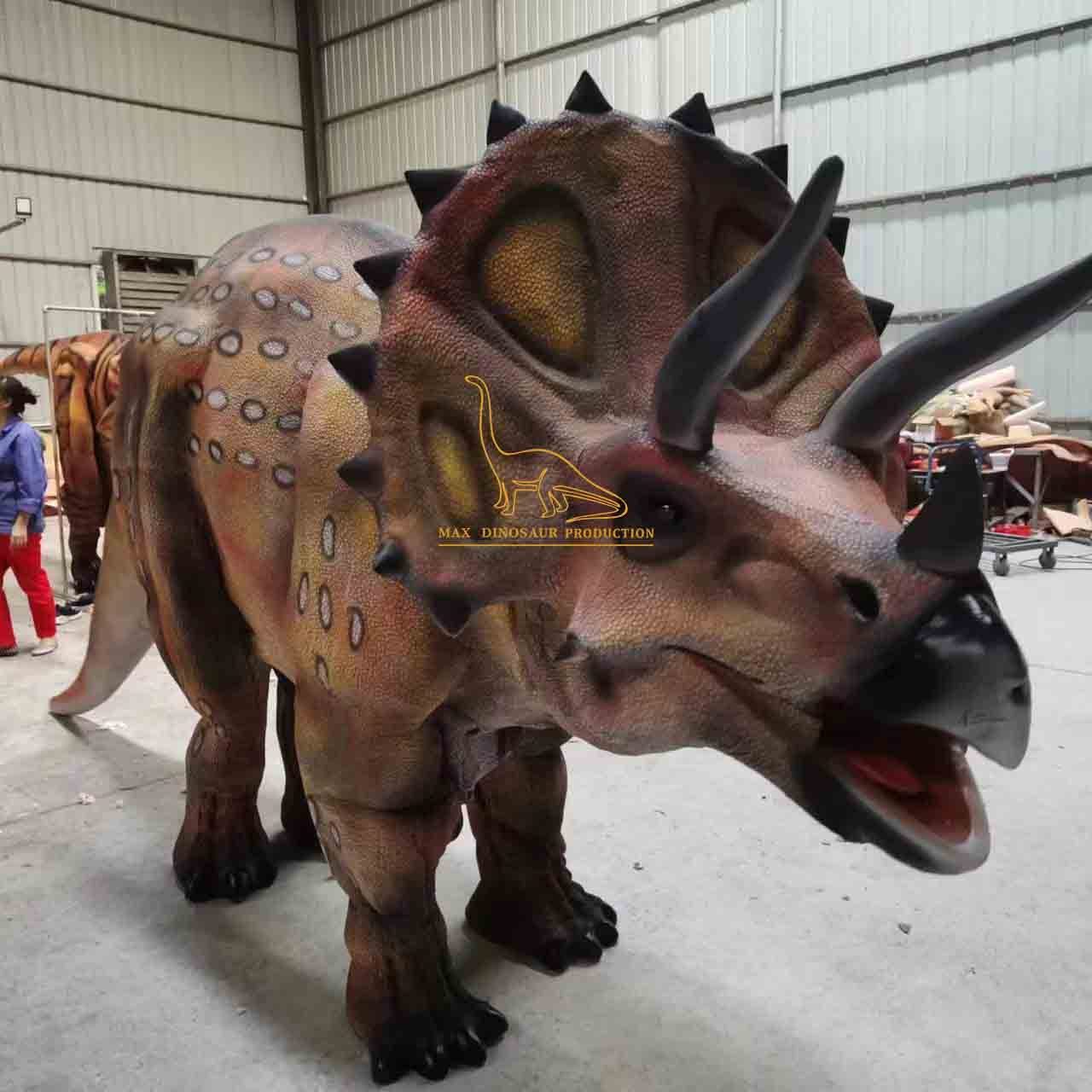 Lifelike Adult Dinosaur Walking Costume Realistic Animatronic Triceratops Costume For Two Performers