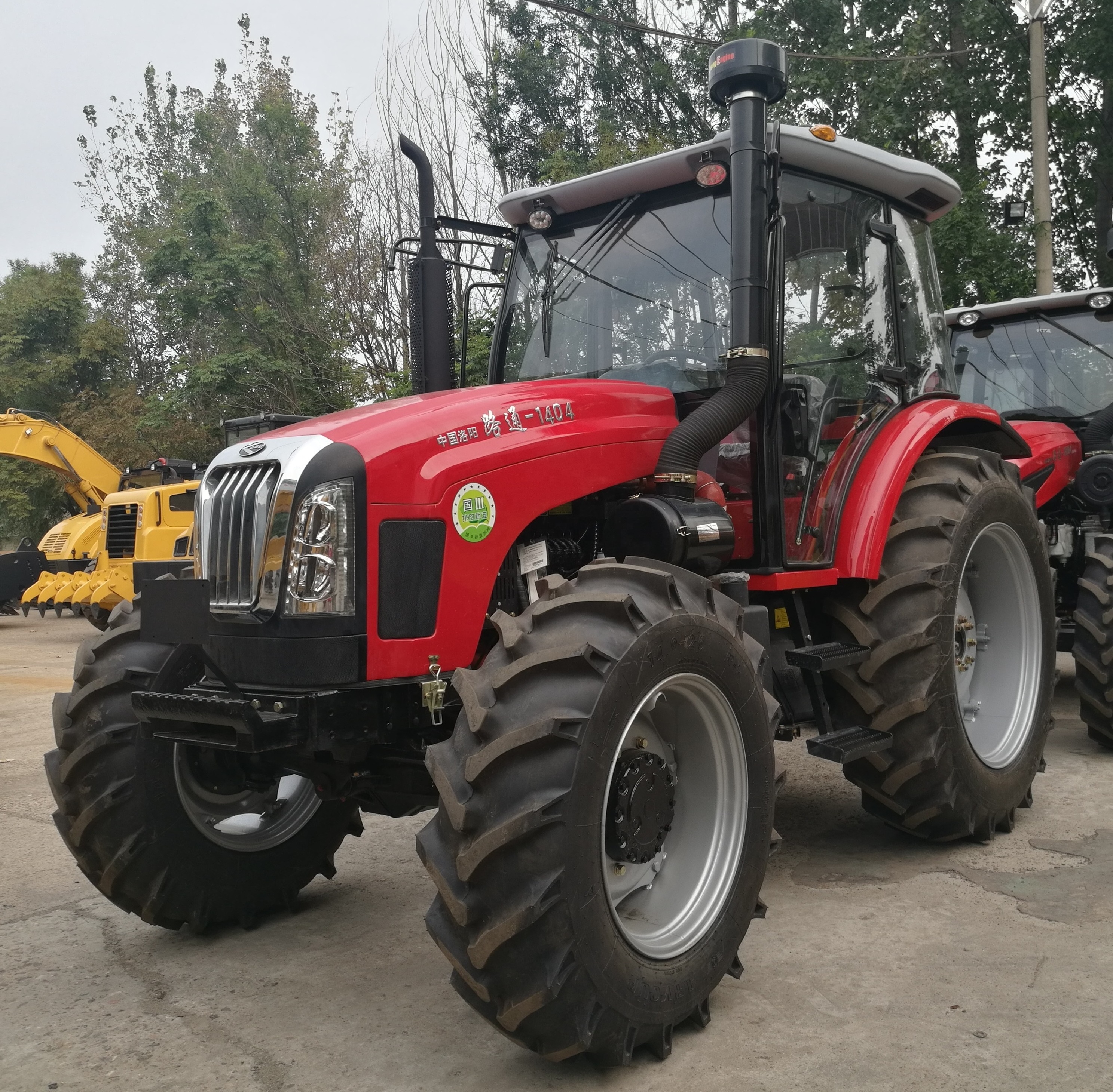 LT1404 Wheeled Farming Tractor 140HP 4 Wheels Drive in Stock