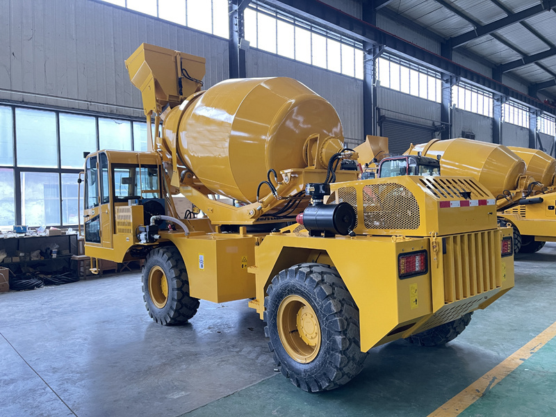 OEM 3.5cbm 4WD Self Loading Concrete Mixer HY3500