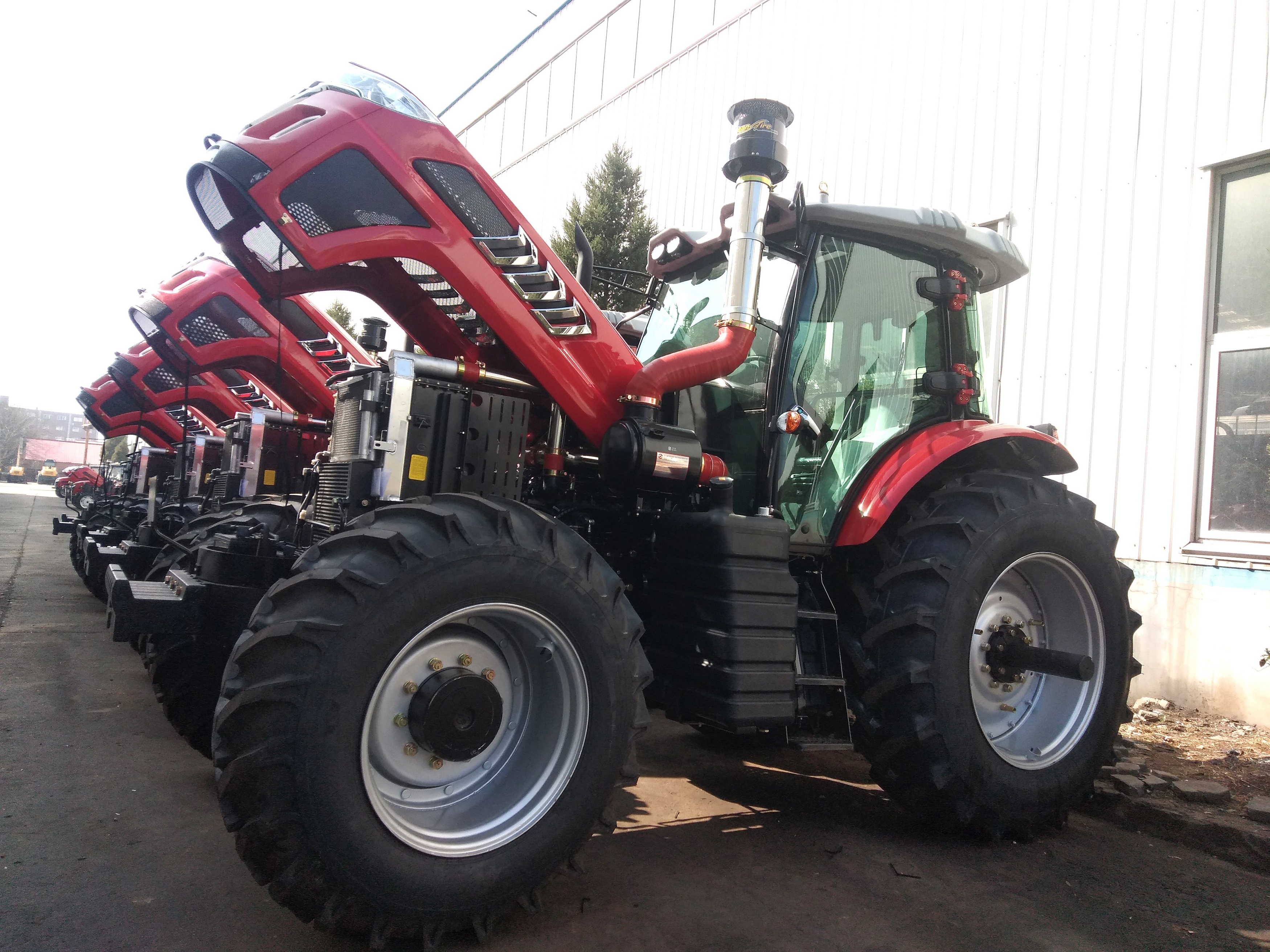 New Agriculture Machine 4WD 100 hp Agriculture Farm Tractor MF404 with Harvester Optional Accessories for Sale