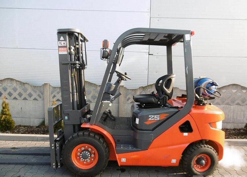 China Made Strong Power 2.5 ton electric forklift CPD25NE with battery and charger