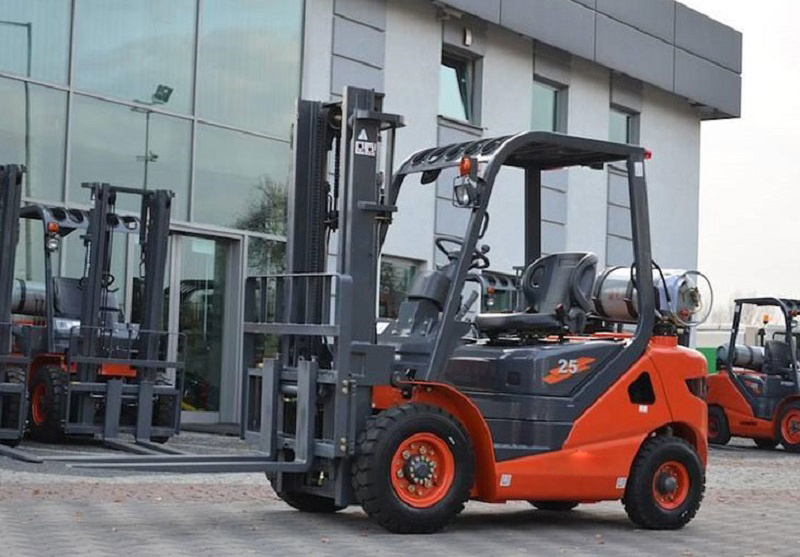 China Made Strong Power 2.5 ton electric forklift CPD25NE with battery and charger