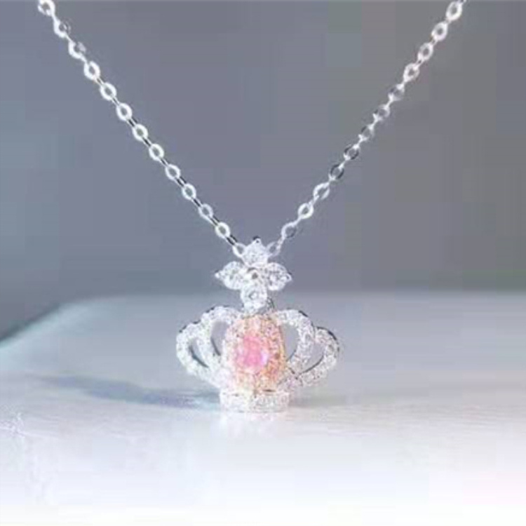 Fine Jewelry Trendy 2023 Custom Crown Diamond Pendant 18k Au750 Gold 0.075ct Natural Real Pink Diamond Charm Necklace