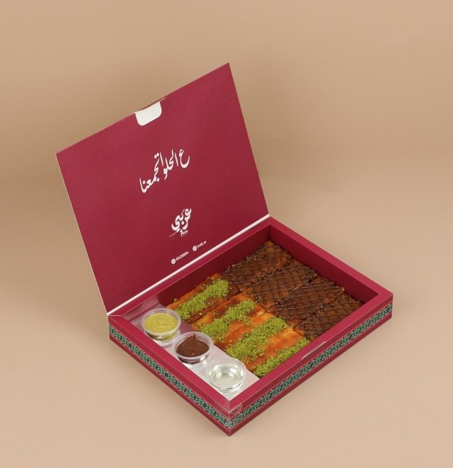 Custom Design Baklawa qushta dates packaging box zaater kunafa fingers Basbosa Arabic Mix Sweet Paper Box