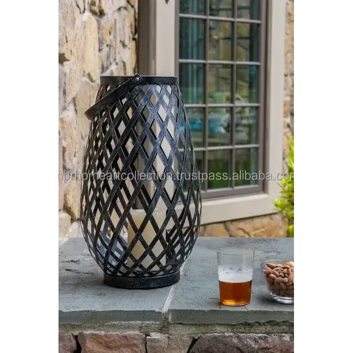 Beautiful Decorative Handmade Garden Lantern House Decoration Iron Metal Candle Lantern For Home Garden and Outdoor Decoration