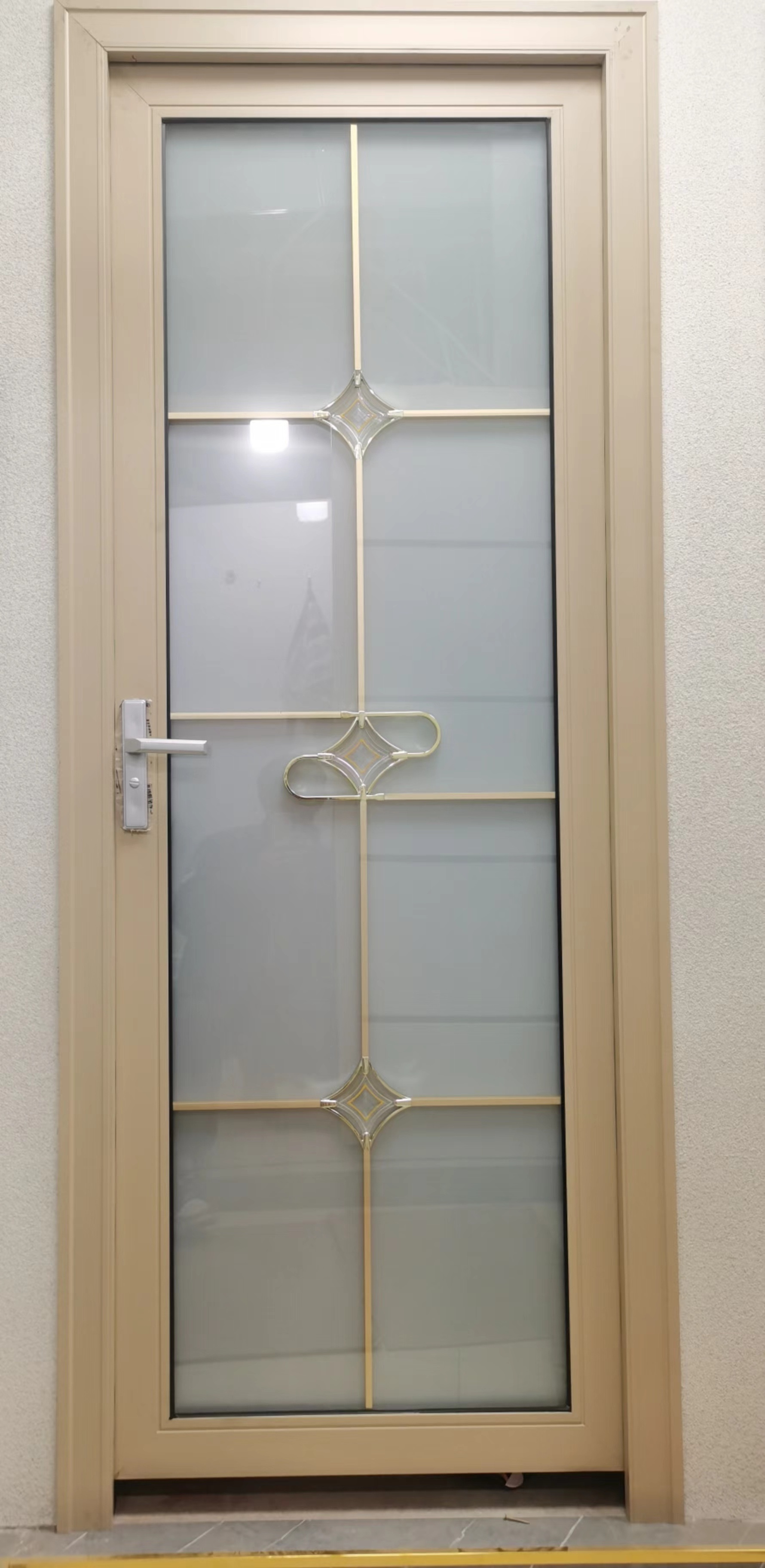 Modern aluminum frame  interior swing  tempered glass bathroom  shower door