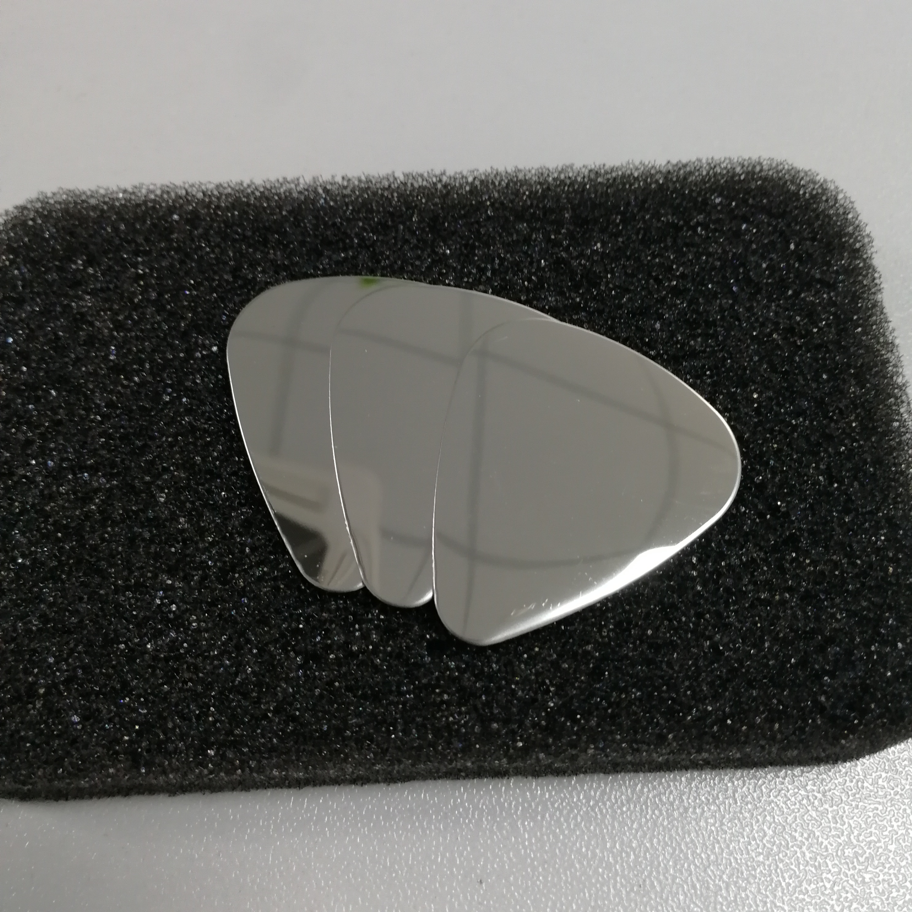 Metal Box Packing Blank 0.3mm Guitar Pick Stainless Heart Shape Steel Guitar Picks With The Window Tin Box