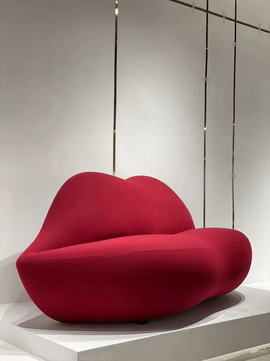 Meijia Modern Home furniture living room lip shaped sexy red lip sofa