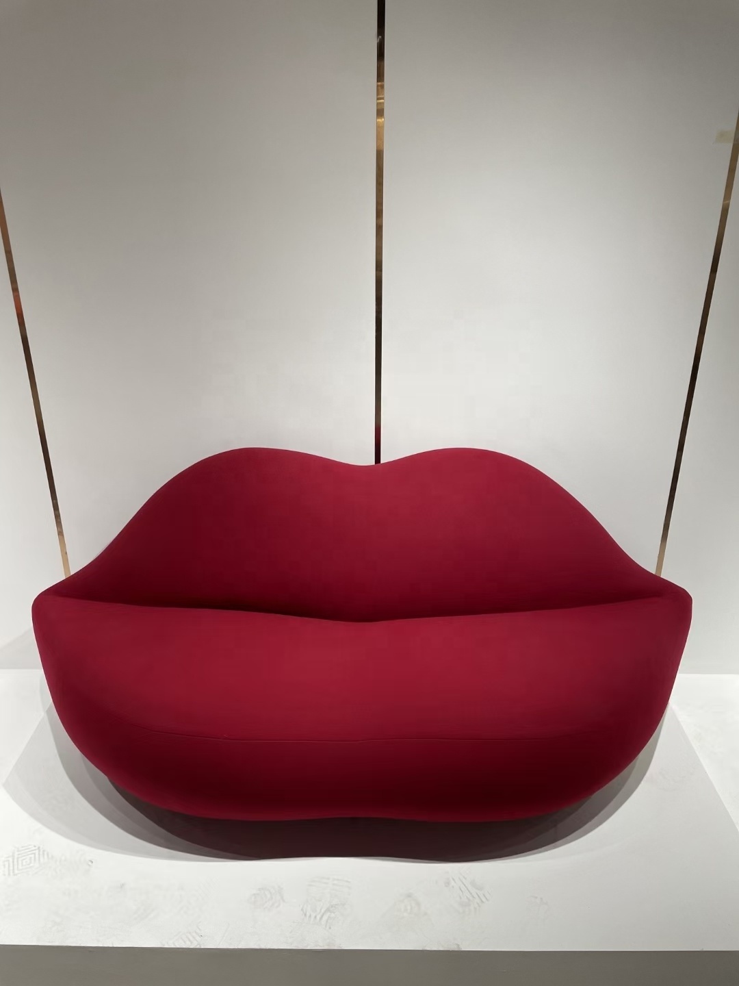 Meijia Modern Home furniture living room lip shaped sexy red lip sofa