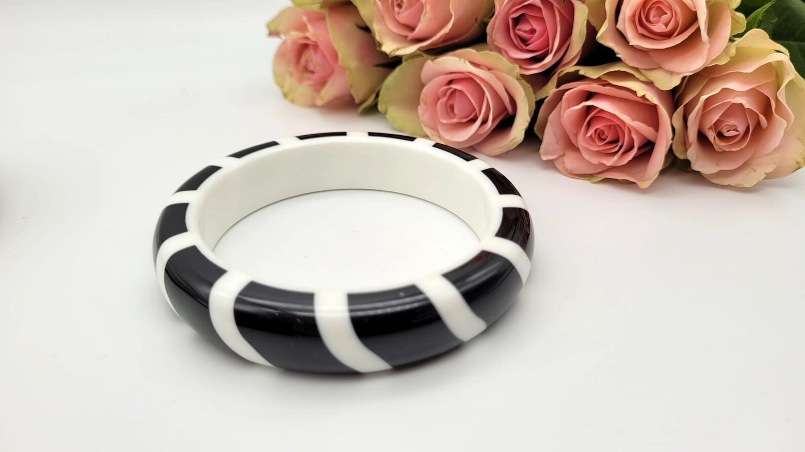 Retro Black and White resin bangle bracelet plastic bracelet disco bracelet hand made jewellery By Mehak Impex