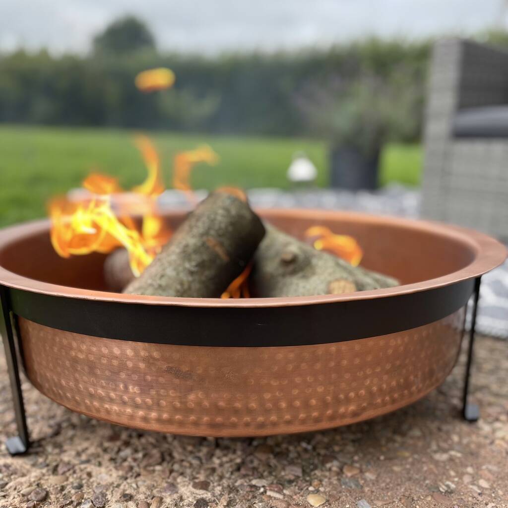 Top Hammered Design Copper Plated Metal Fire Pit For Outdoor Garden Wood Burning Warming Usage Fire Pit With Black Iron Stand