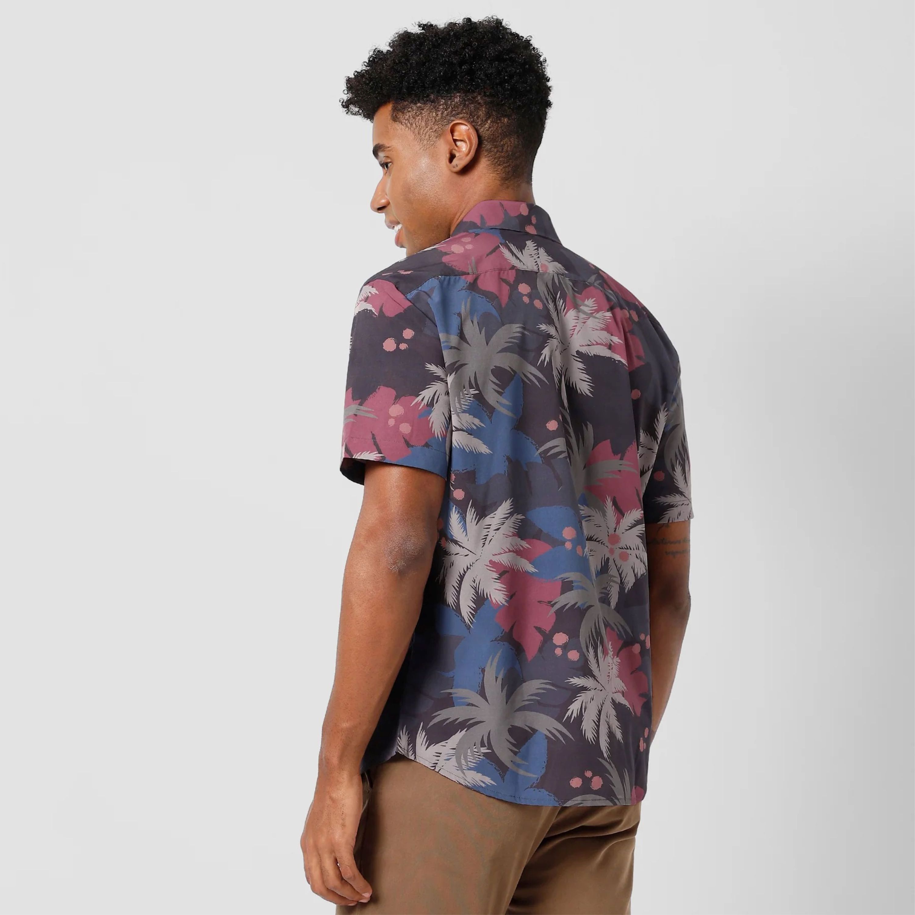 Men Tropical Print Cabana Shirt - Lightweight Cotton, Vibrant Hawaiian Patterns, Perfect for Beach Vacations and Summer Days