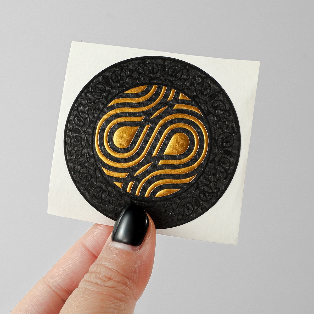 Custom Luxury Gold Foil Embossed Texture Paper Gift Logo Sticker Adhesive Transparent Brand Logo Round Sticker rolls