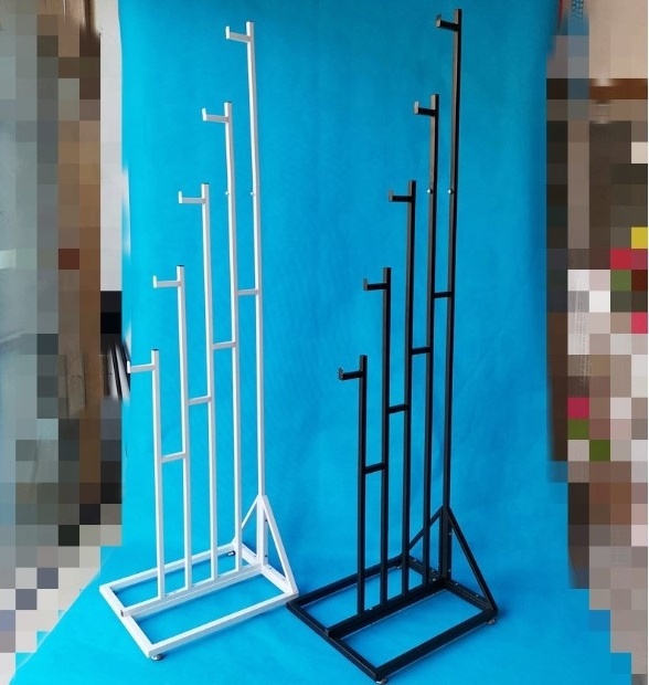 Retail Shop Showroom Carpet Display Stand with Hanger Metal Floor Rug Display Racks