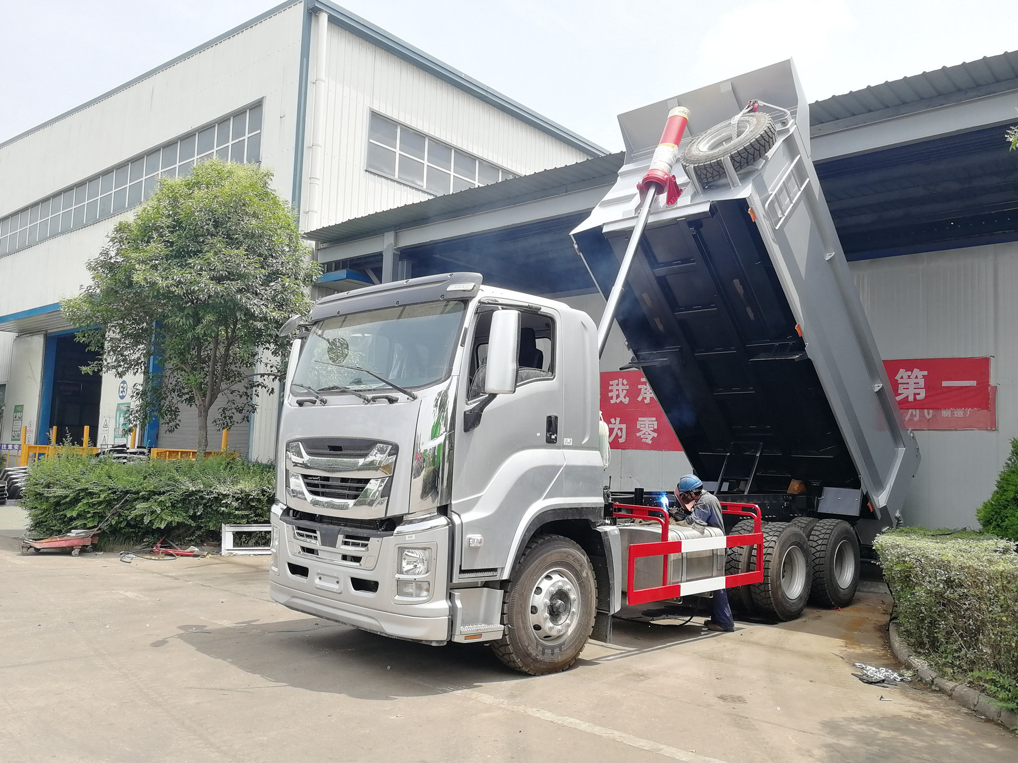 High Quality Isuzu Giga 6x4 18 cbm  30 tons Dump Truck Tipper Truck