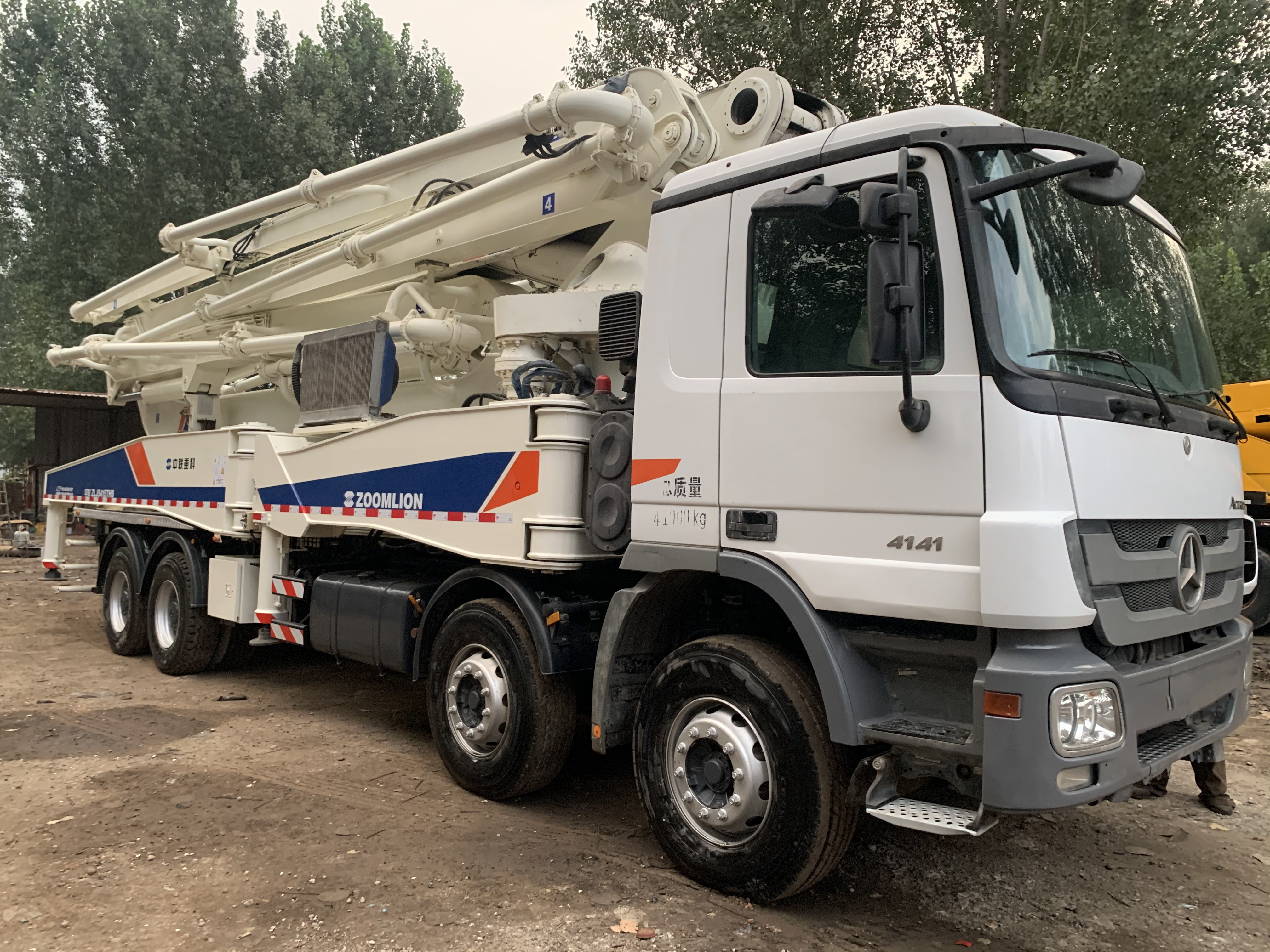 Zoomlion 37m 50m 52m Used Truck Mounted Concrete Pump Truck Machinery