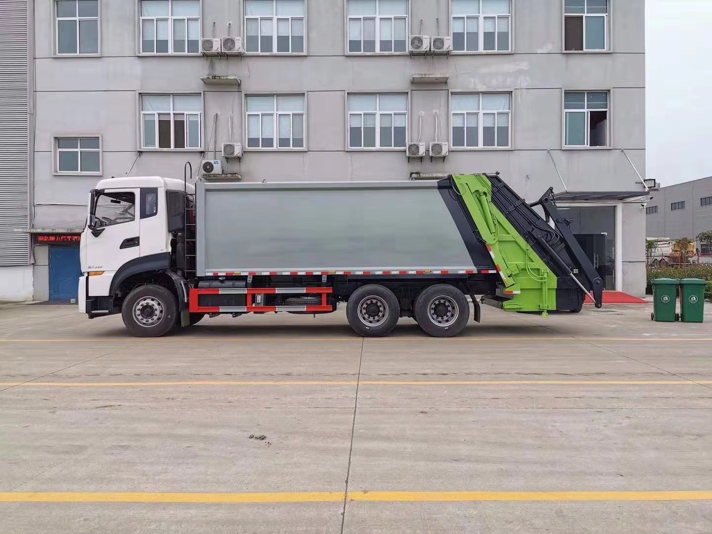 Factory 20 cbm Compressed Sanitation Rubbish Collection Hook Lift Roll Off Waste Compactor Garbage Truck