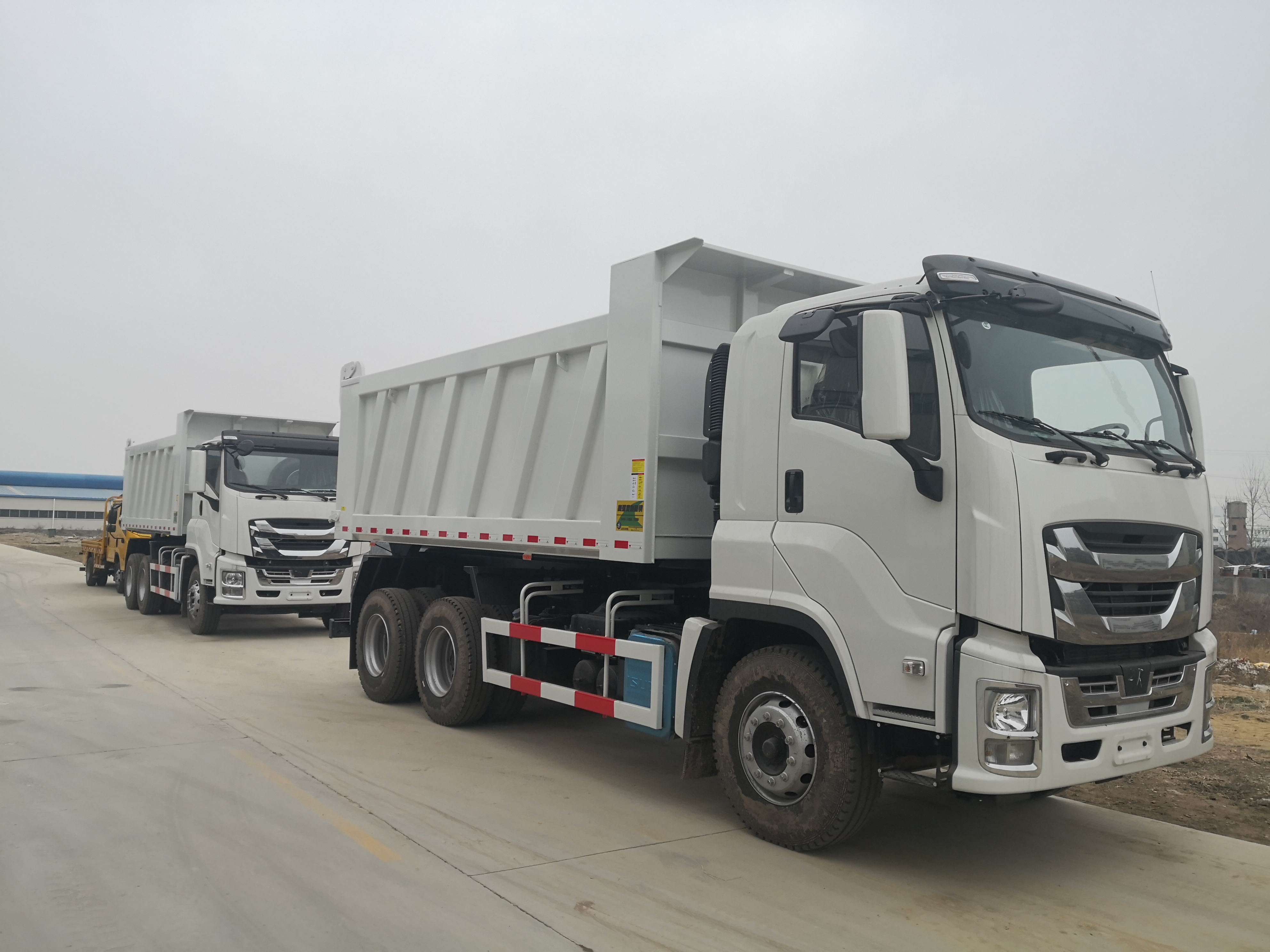 High Quality Isuzu Giga 6x4 18 cbm  30 tons Dump Truck Tipper Truck