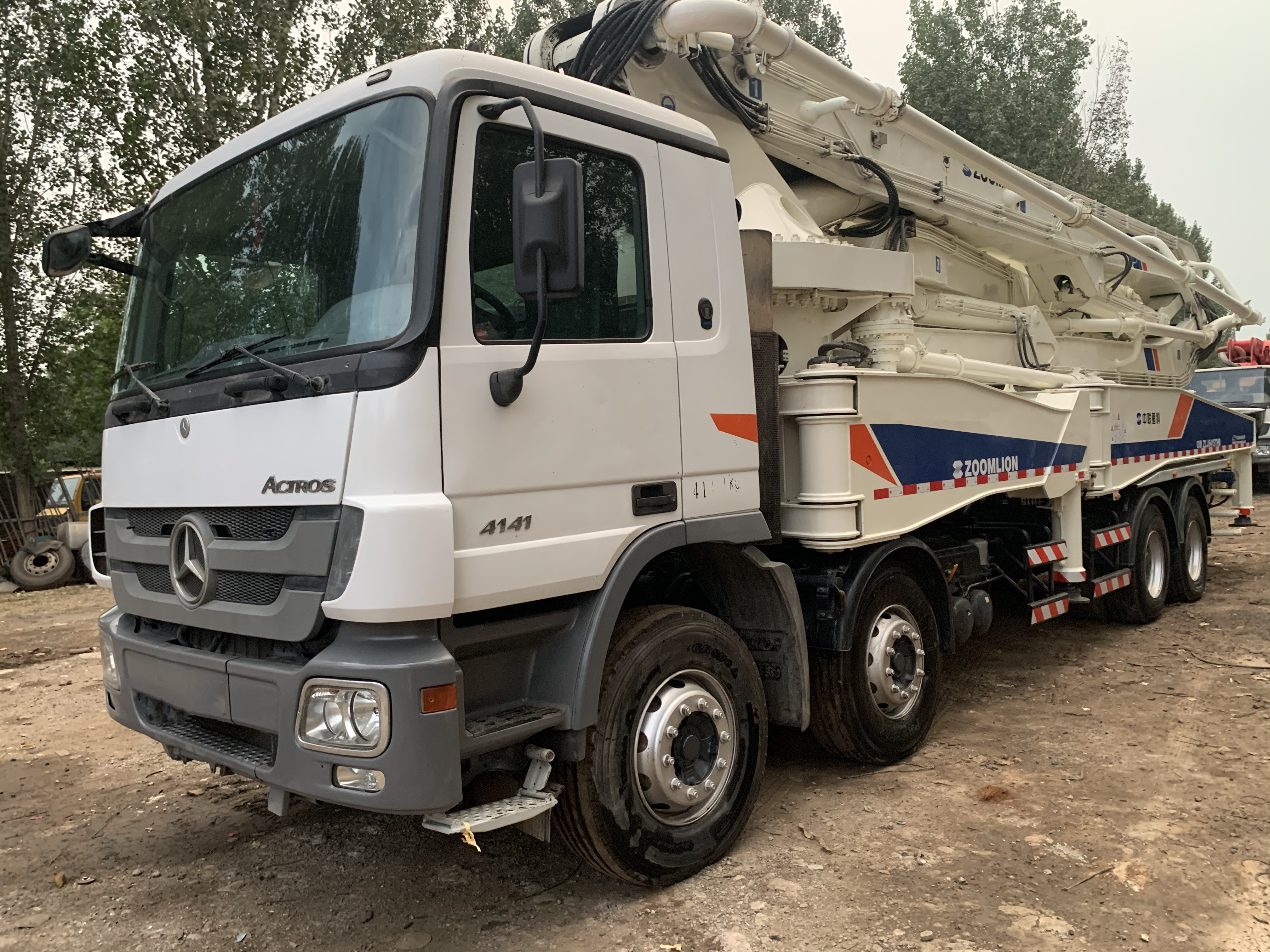 Zoomlion 37m 50m 52m Used Truck Mounted Concrete Pump Truck Machinery