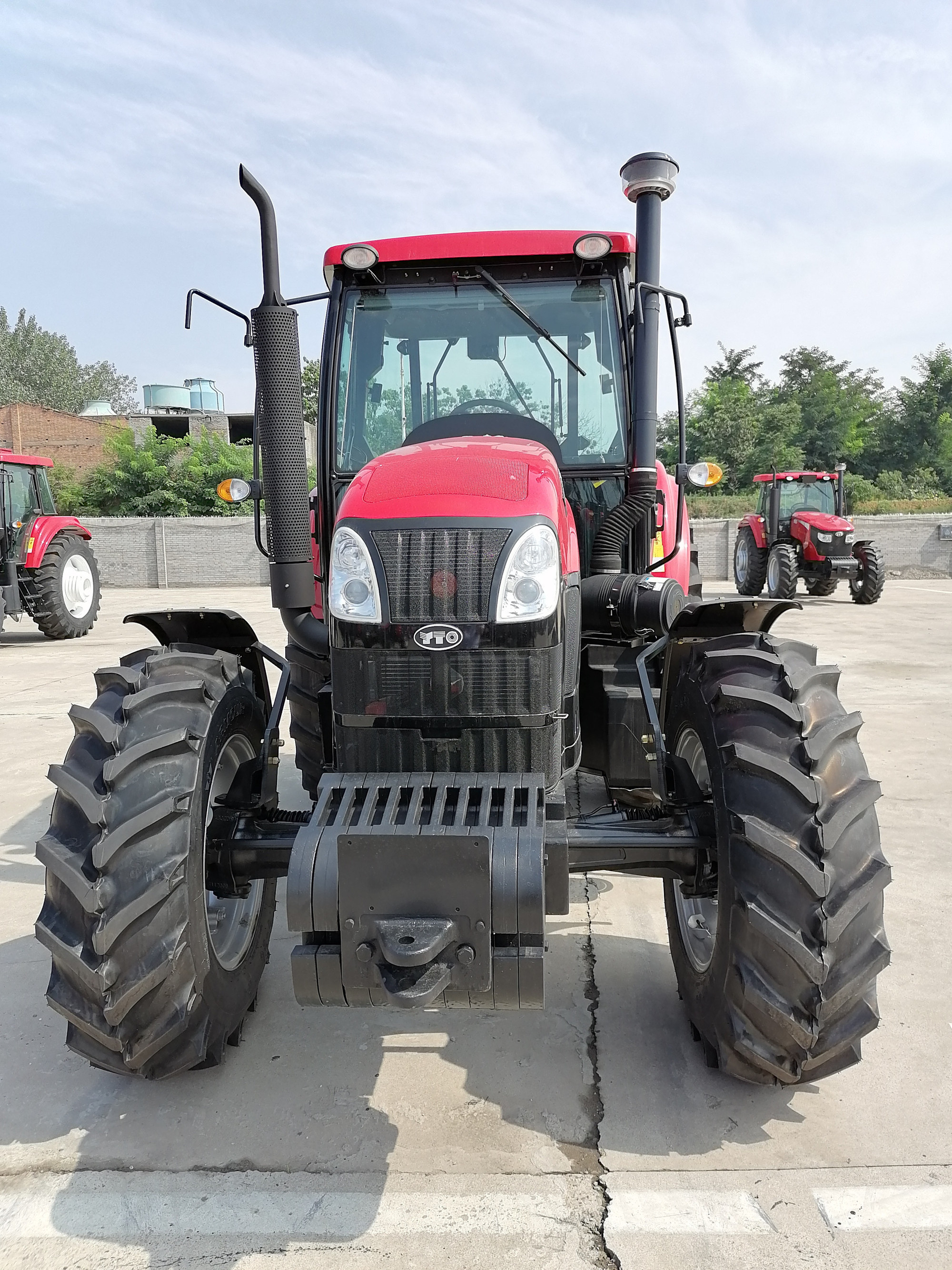 YTO 1204 120HP good quality for sale agricultural machinery compact tractor farm tractor