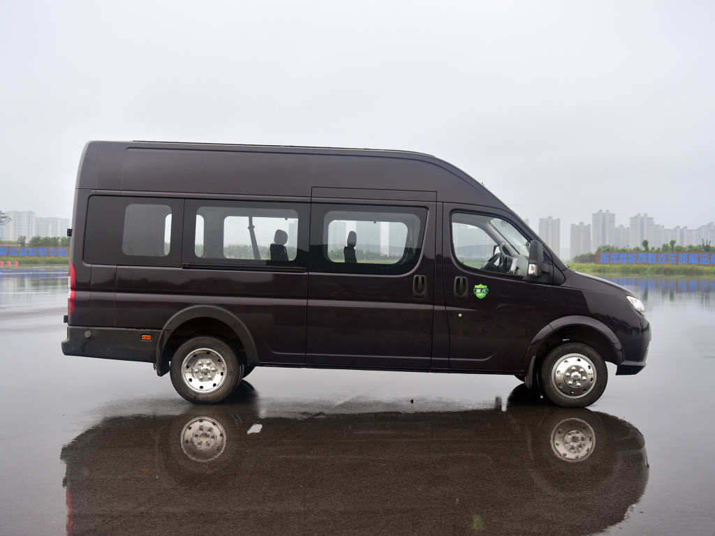 Dongfeng Yufeng 18 seats diesel engine minibus luxury mini bus hot sale