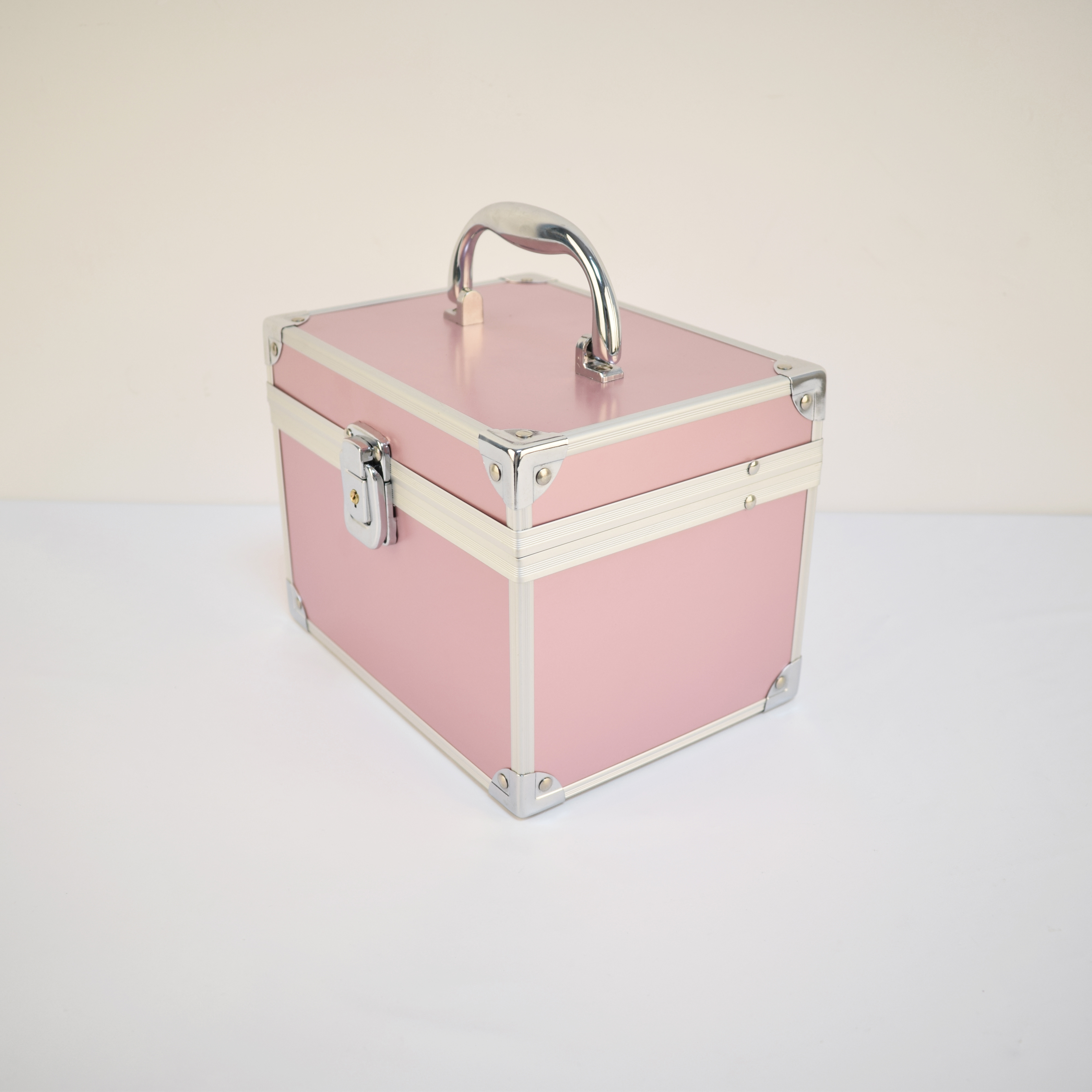 Manufacturers direct portable aluminum cosmetic case with mirror aluminum makeup boxs portable women aluminum beauty case