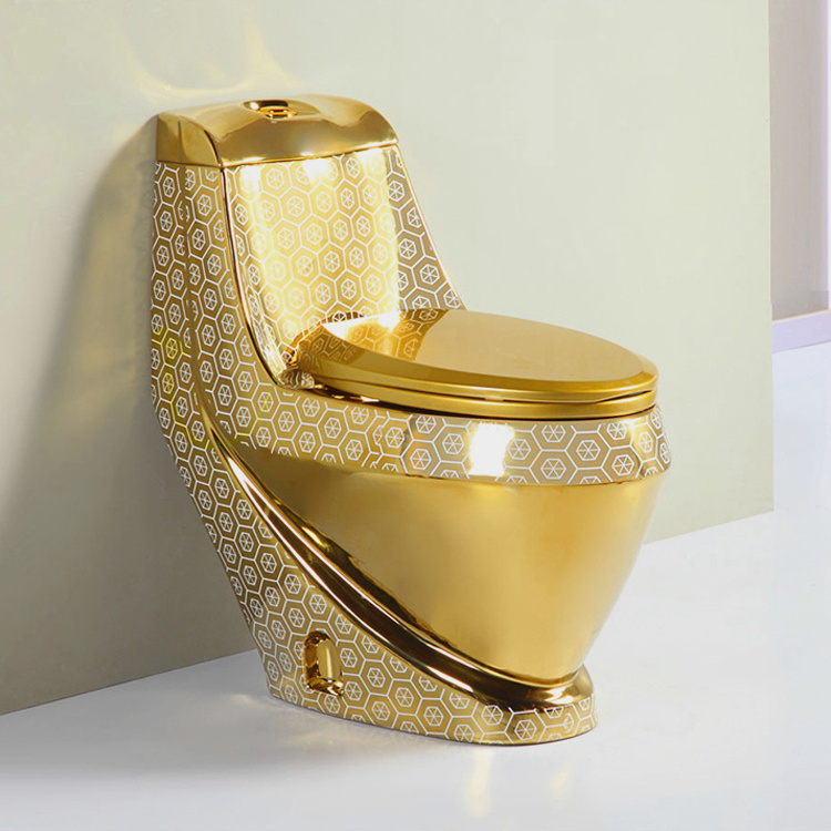 Luxury Design Modern Golden Color Commode Toilet Bowl Ceramic Sanitary Ware One Piece Electroplated Gold Toilet