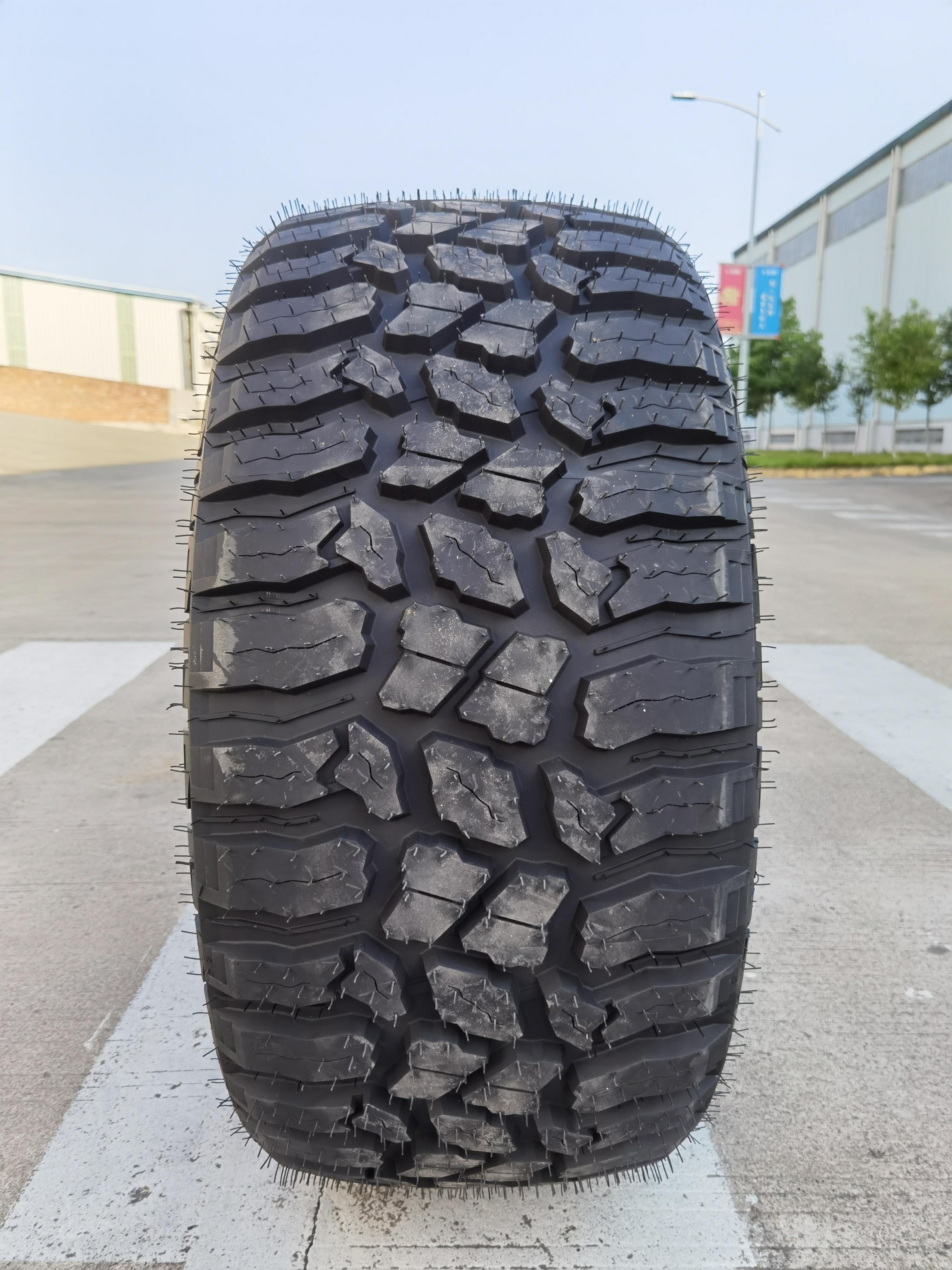 Popular hot sale MK869 HD869 pattern Mud terrain tyre MILEKING  brand tires