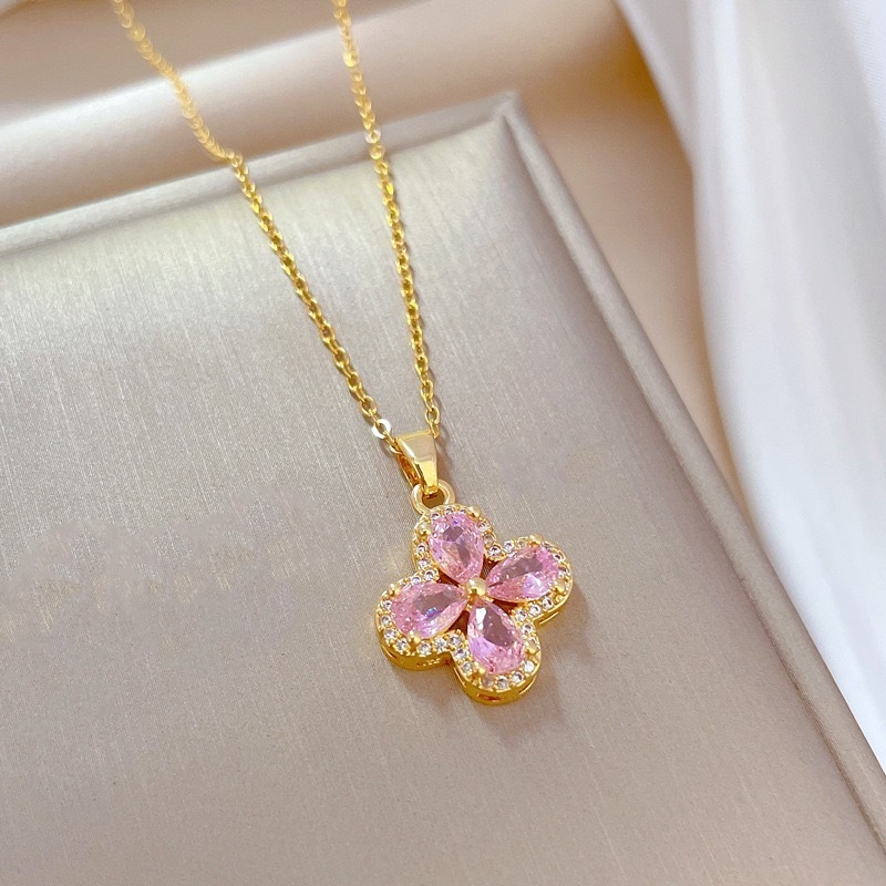 2024 Fashion Iced Out Four Leaf Clover CZ Pendant Necklace Pink Cubic Zircon Women Icy Charm Necklace Jewelry