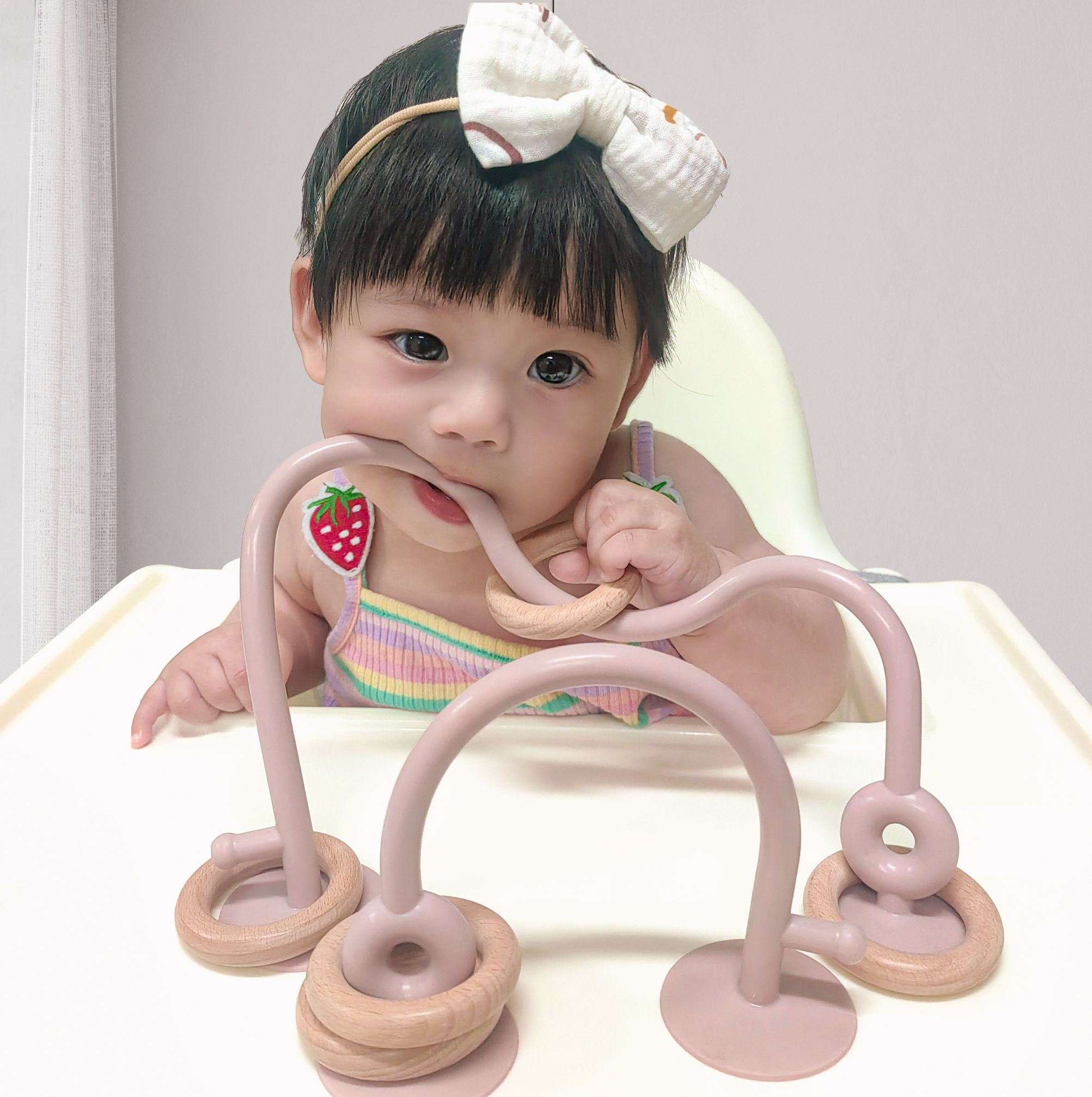 OEM/ODM 6 12 18 Month BPA Free Kids Sensory Teething Wooden Rings Children Educational Suction High Chair Montessori Toys