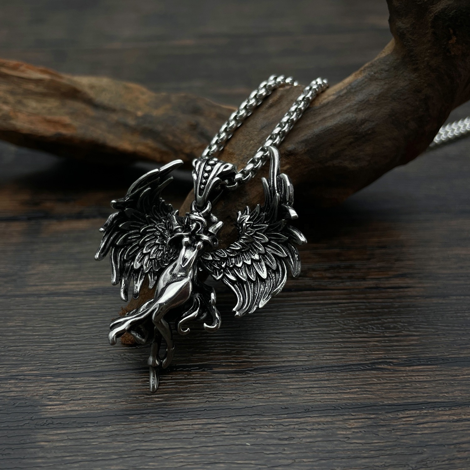 European and American stainless steel vintage wing necklace Hot selling titanium steel guardian angel pendant necklace