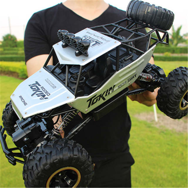 Oversized alloy  four-wheelradio control kids electric toy car model off-road vehicle radio control toys car