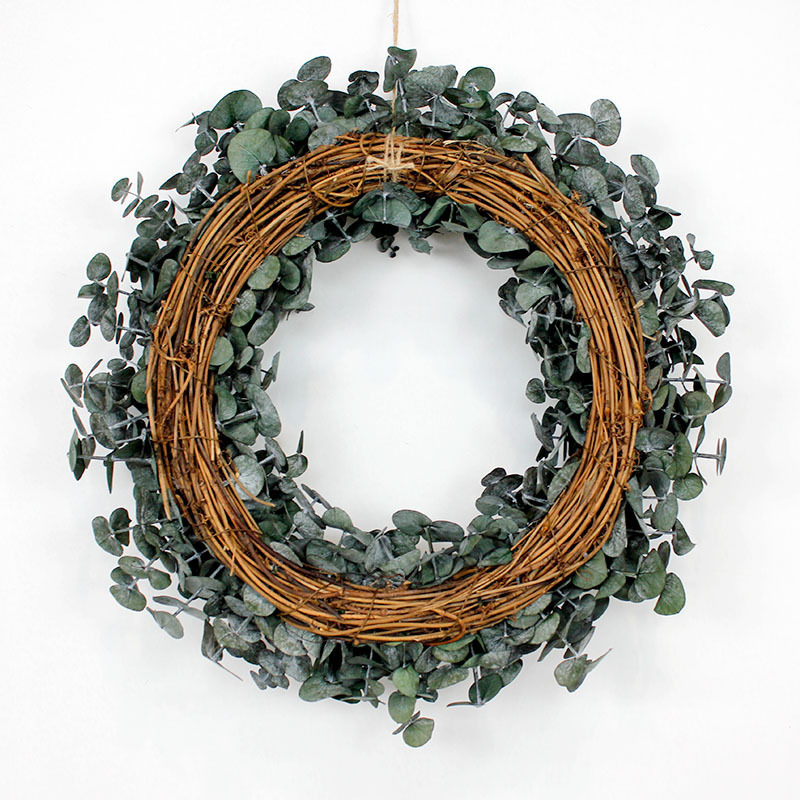 Hot Selling Natural Wedding Decorative Wreath Green Eucalyptus Foliage Dried Flower Wreath for Front Door Wall Decor