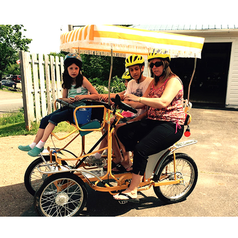 High Quality Four Wheel Sightseeing 2 Person Bike with Baby Seat Quadricycle Surrey Bike for Sale