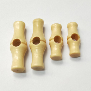 Custom high quality nature color wooden bamboo shape toggle button for coat