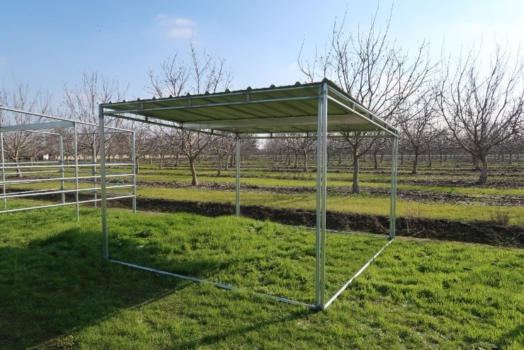 Hot dip galvanized horse equipment classic open horse shelters for a pasture or existing stalls